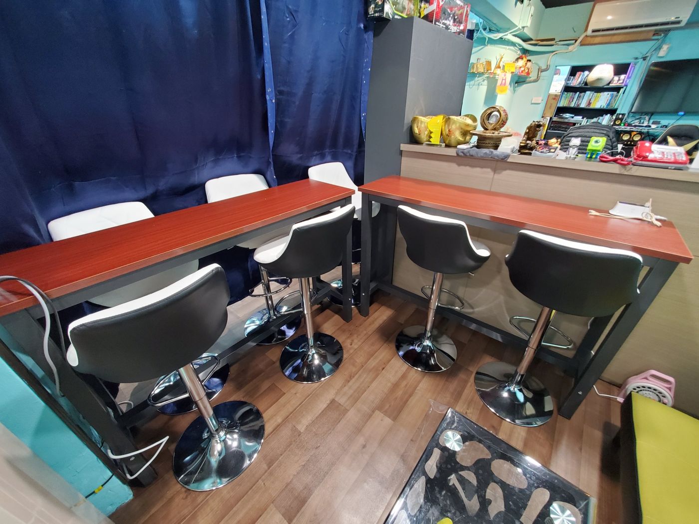 交流桌與高腳座椅