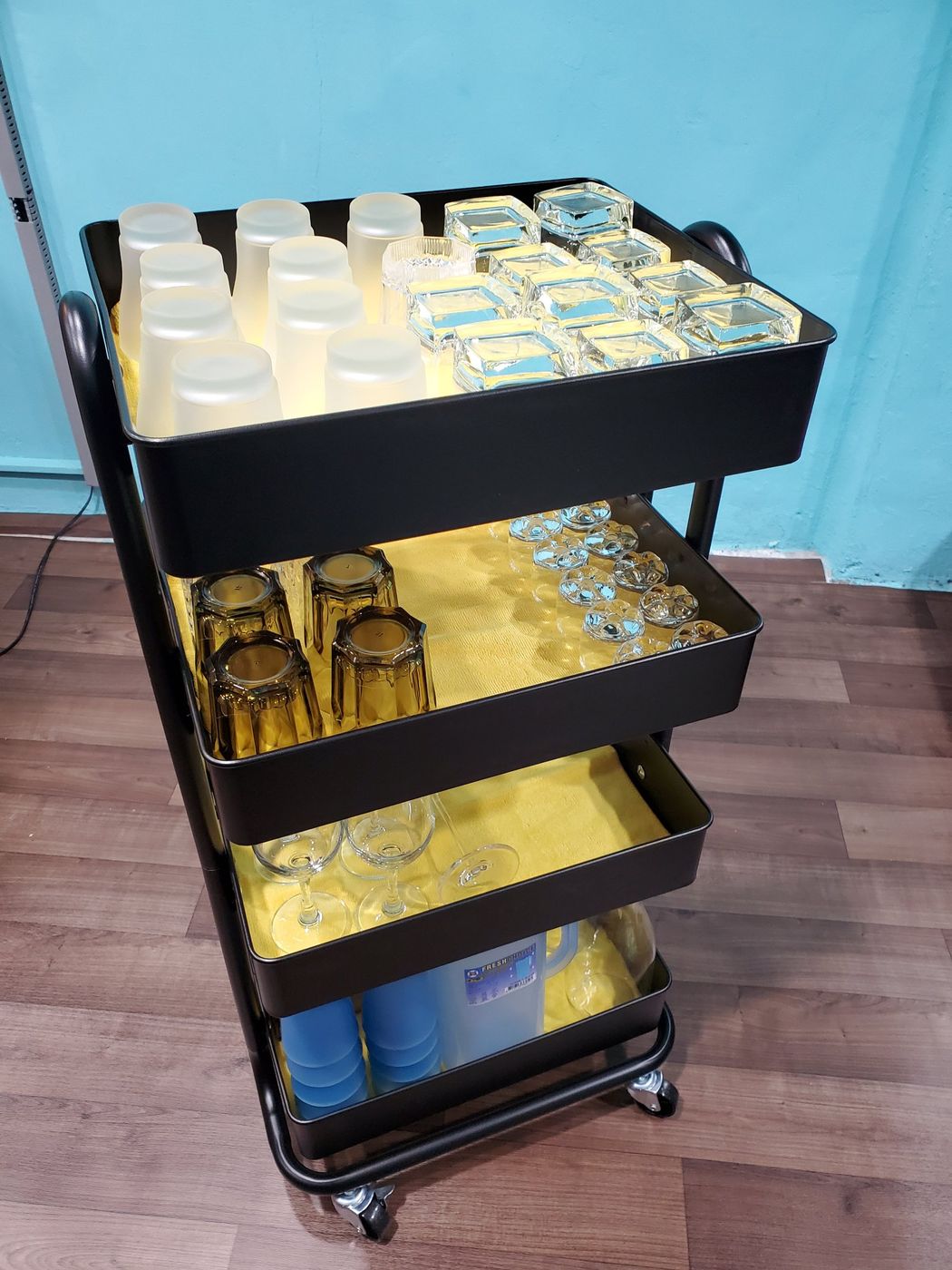 茶水與杯具備品區